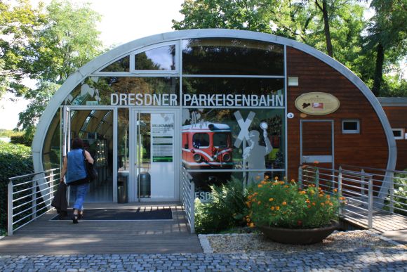 Parkeisenbahn-Eingang im groen Garten